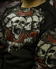 Herren-Sweatshirt schwarz mit Totenköpfen