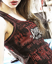 Damen-T-Shirt mit einem Totenkopf "Angel of Death"